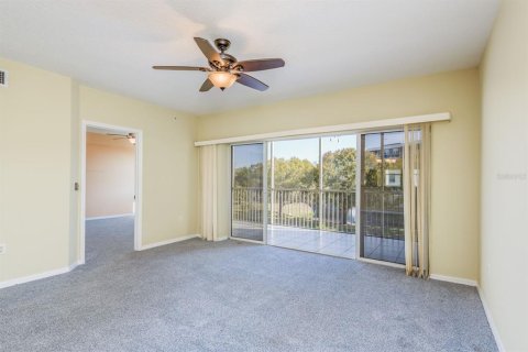 Condo in Largo, Florida, 2 bedrooms № 2145219 - photo 20