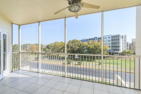 Condo in Largo, Florida, 2 bedrooms № 2145219 - photo 30