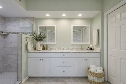 Condo in Largo, Florida, 2 bedrooms № 2145219 - photo 14