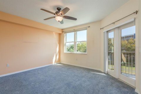Condo in Largo, Florida, 2 bedrooms № 2145219 - photo 22