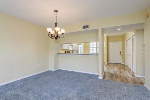 Condo in Largo, Florida, 2 bedrooms № 2145219 - photo 21