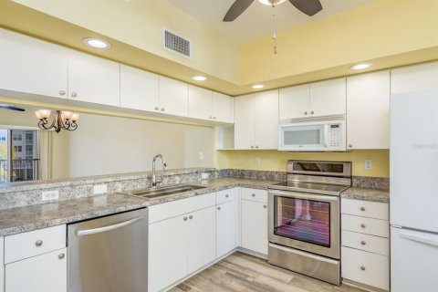 Condo in Largo, Florida, 2 bedrooms № 2145219 - photo 8
