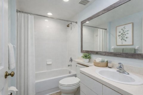 Condo in Largo, Florida, 2 bedrooms № 2145219 - photo 17