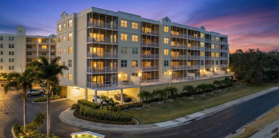 Condo in Largo, Florida, 2 bedrooms № 2145219