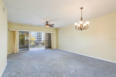 Condo in Largo, Florida, 2 bedrooms № 2145219 - photo 19