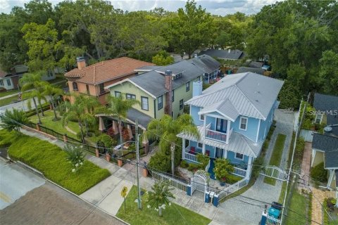 House in Orlando, Florida 5 bedrooms, 392.98 sq.m. № 2143854 - photo 3