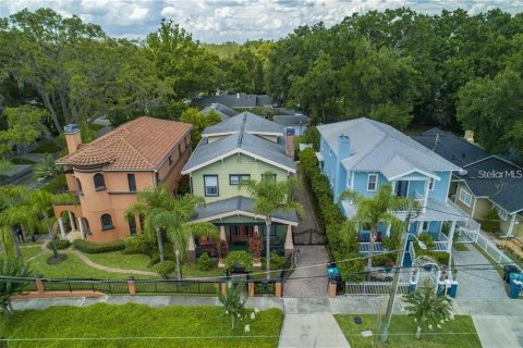 House in Orlando, Florida 5 bedrooms, 392.98 sq.m. № 2143854 - photo 4