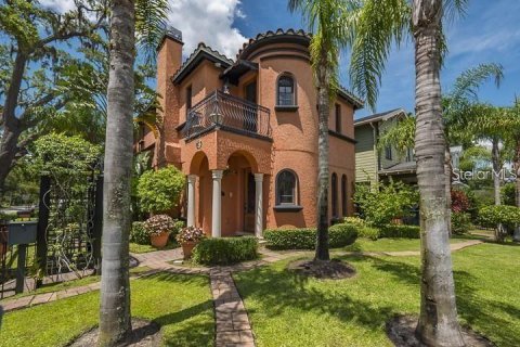 House in Orlando, Florida 5 bedrooms, 392.98 sq.m. № 2143854 - photo 5