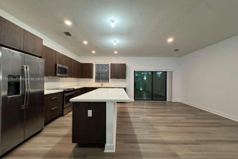 Condominio en alquiler en Doral, Florida, 3 dormitorios, 140.93 m2 № 1975980 - foto 11