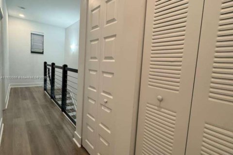 Condominio en alquiler en Doral, Florida, 3 dormitorios, 140.93 m2 № 1975980 - foto 26