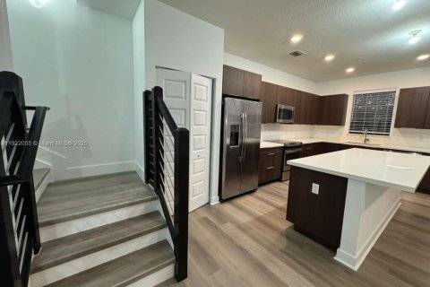 Condominio en alquiler en Doral, Florida, 3 dormitorios, 140.93 m2 № 1975980 - foto 8