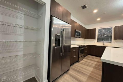 Condominio en alquiler en Doral, Florida, 3 dormitorios, 140.93 m2 № 1975980 - foto 6