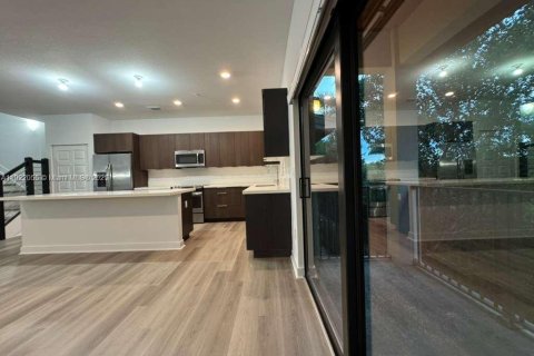 Condominio en alquiler en Doral, Florida, 3 dormitorios, 140.93 m2 № 1975980 - foto 7