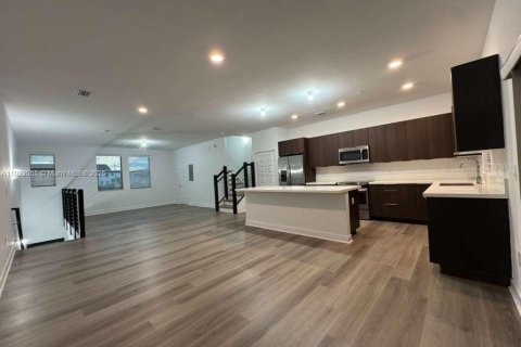 Condominio en alquiler en Doral, Florida, 3 dormitorios, 140.93 m2 № 1975980 - foto 13