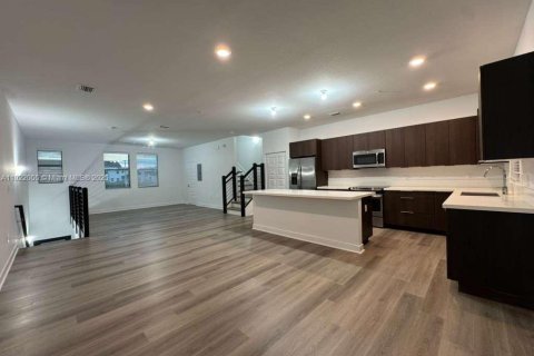 Condominio en alquiler en Doral, Florida, 3 dormitorios, 140.93 m2 № 1975980 - foto 9