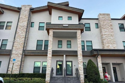 Condominio en alquiler en Doral, Florida, 3 dormitorios, 140.93 m2 № 1975980 - foto 2