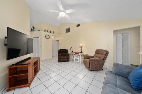 Casa en venta en Kissimmee, Florida, 3 dormitorios, 166.3 m2 № 2200812 - foto 8