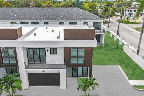 Adosado en venta en Dania Beach, Florida, 3 dormitorios, 191.38 m2 № 1998120 - foto 5