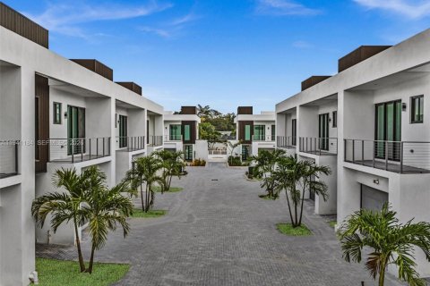 Adosado en venta en Dania Beach, Florida, 3 dormitorios, 191.38 m2 № 1998120 - foto 6