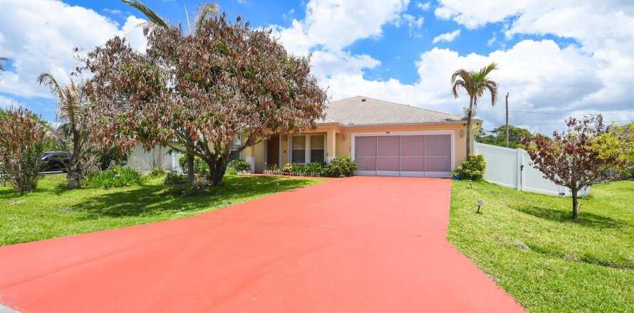 Villa ou maison à Port St. Lucie, Floride 4 chambres, 184.6 m2 № 2176508
