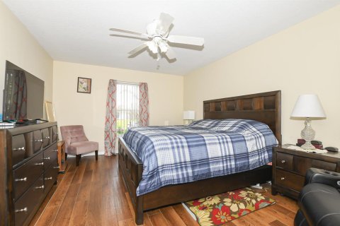 Villa ou maison à vendre à Port St. Lucie, Floride: 4 chambres, 184.6 m2 № 2176508 - photo 10