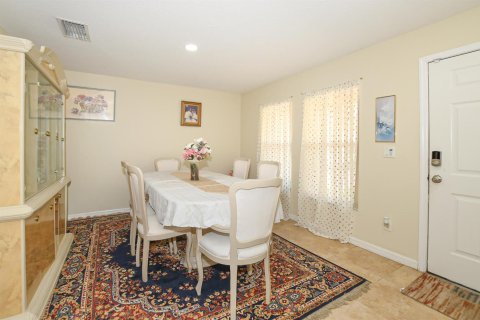 Villa ou maison à vendre à Port St. Lucie, Floride: 4 chambres, 184.6 m2 № 2176508 - photo 4