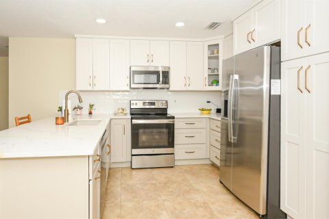 Villa ou maison à vendre à Port St. Lucie, Floride: 4 chambres, 184.6 m2 № 2176508 - photo 6