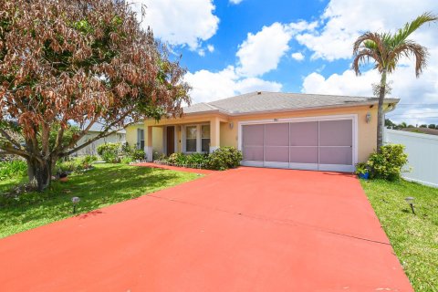 Villa ou maison à vendre à Port St. Lucie, Floride: 4 chambres, 184.6 m2 № 2176508 - photo 2