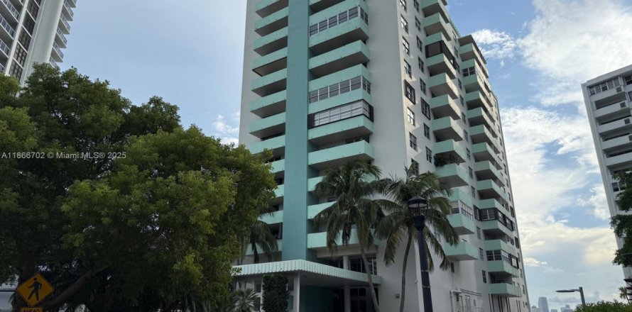 Condominio en Miami Beach, Florida, 1 dormitorio  № 1979515