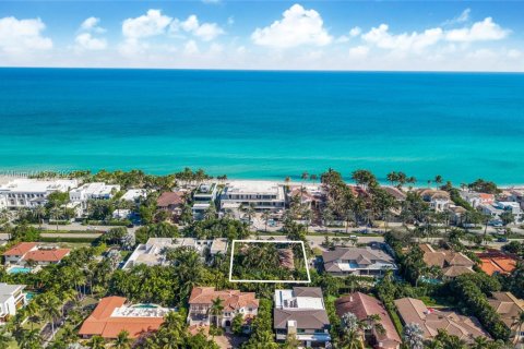 House in Golden Beach, Florida 4 bedrooms, 292.36 sq.m. № 1764143 - photo 3