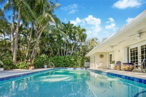 House in Golden Beach, Florida 4 bedrooms, 292.36 sq.m. № 1764143 - photo 8