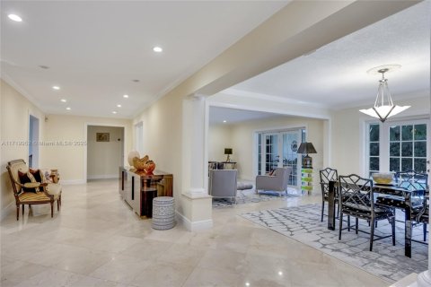 House in Golden Beach, Florida 4 bedrooms, 292.36 sq.m. № 1764143 - photo 22