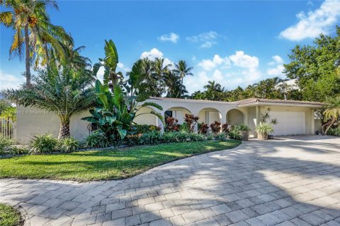 House in Golden Beach, Florida 4 bedrooms, 292.36 sq.m. № 1764143 - photo 5