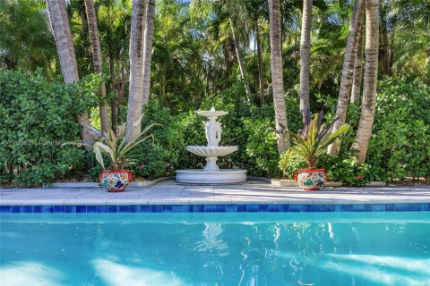 House in Golden Beach, Florida 4 bedrooms, 292.36 sq.m. № 1764143 - photo 9