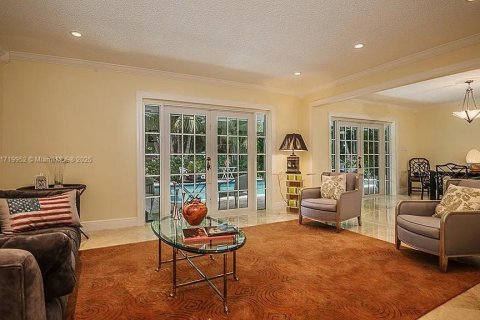 House in Golden Beach, Florida 4 bedrooms, 292.36 sq.m. № 1764143 - photo 17