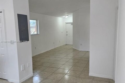 Copropriété à louer à Homestead, Floride: 3 chambres, 109.25 m2 № 2256184 - photo 9