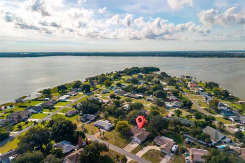 House in Fruitland Park, Florida 3 bedrooms, 200.48 sq.m. № 2393860 - photo 15