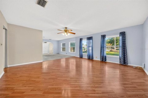 House in Fruitland Park, Florida 3 bedrooms, 200.48 sq.m. № 2393860 - photo 5