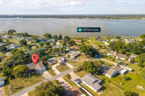 House in Fruitland Park, Florida 3 bedrooms, 200.48 sq.m. № 2393860 - photo 14
