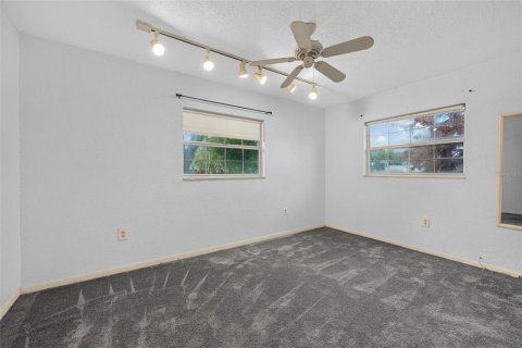 House in Fruitland Park, Florida 3 bedrooms, 200.48 sq.m. № 2393860 - photo 7