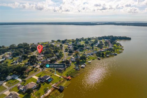 House in Fruitland Park, Florida 3 bedrooms, 200.48 sq.m. № 2393860 - photo 12