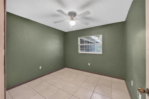 House in Fruitland Park, Florida 3 bedrooms, 200.48 sq.m. № 2393860 - photo 6