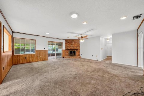 House in Fruitland Park, Florida 3 bedrooms, 200.48 sq.m. № 2393860 - photo 2