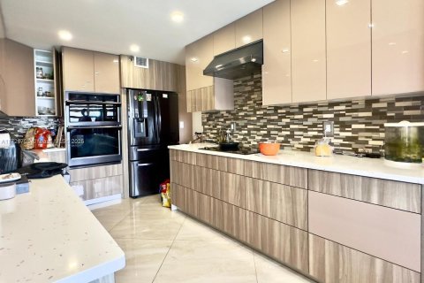 Condominio en venta en Hollywood, Florida, 3 dormitorios, 184.88 m2 № 1476154 - foto 2
