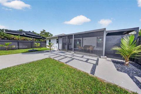 House in Naples, Florida 3 bedrooms, 111.11 sq.m. № 2389678 - photo 21
