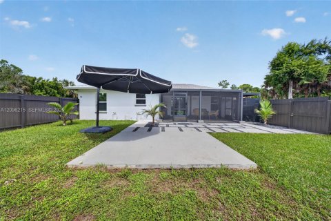 House in Naples, Florida 3 bedrooms, 111.11 sq.m. № 2389678 - photo 20