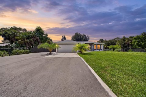 House in Naples, Florida 3 bedrooms, 111.11 sq.m. № 2389678 - photo 23
