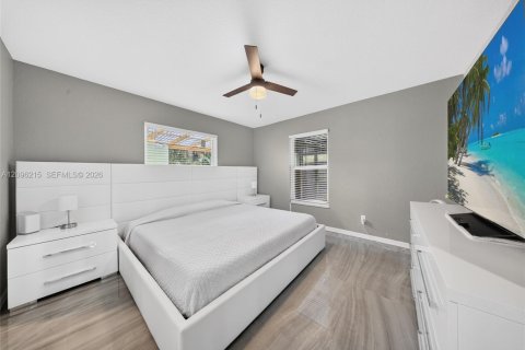 House in Naples, Florida 3 bedrooms, 111.11 sq.m. № 2389678 - photo 5