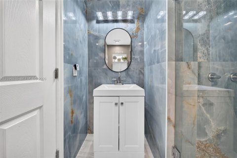 House in Naples, Florida 3 bedrooms, 111.11 sq.m. № 2389678 - photo 8