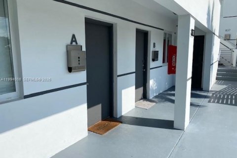 Immobilier commercial à vendre à Miami, Floride № 2055703 - photo 2